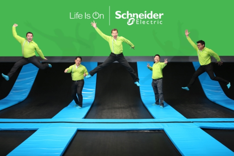 ชไนเดอร์ อิเล็คทริค ประเทศไทย เปิดตัว “Life Is On” กลยุทธ์แบรนด์ใหม่ มุ่งสร้างความยั่งยืน ประสิทธิภาพ ความน่าเชื่อถือ และความปลอดภัย เพื่อลูกค้าไทย