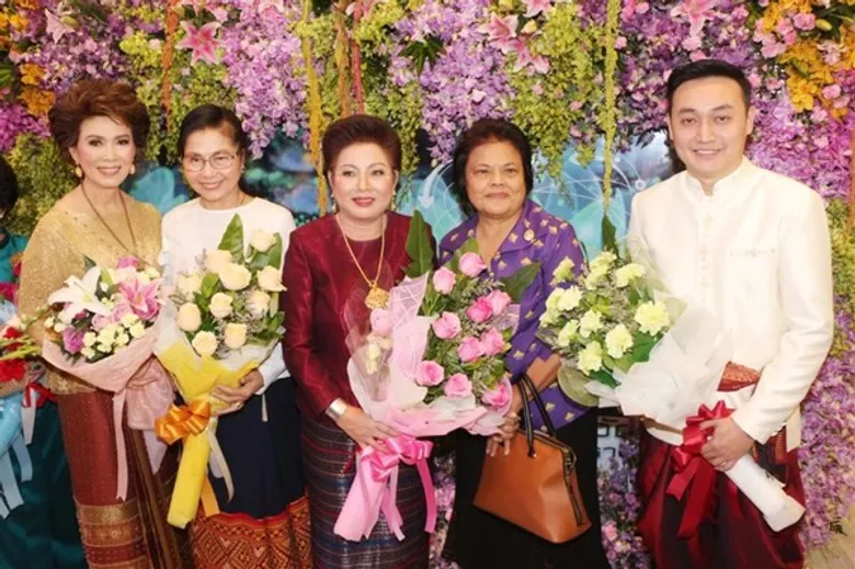 ตลาดสี่มุมเมืองร่วมกิจกรรมเดินแบบผ้าไทยการกุศล