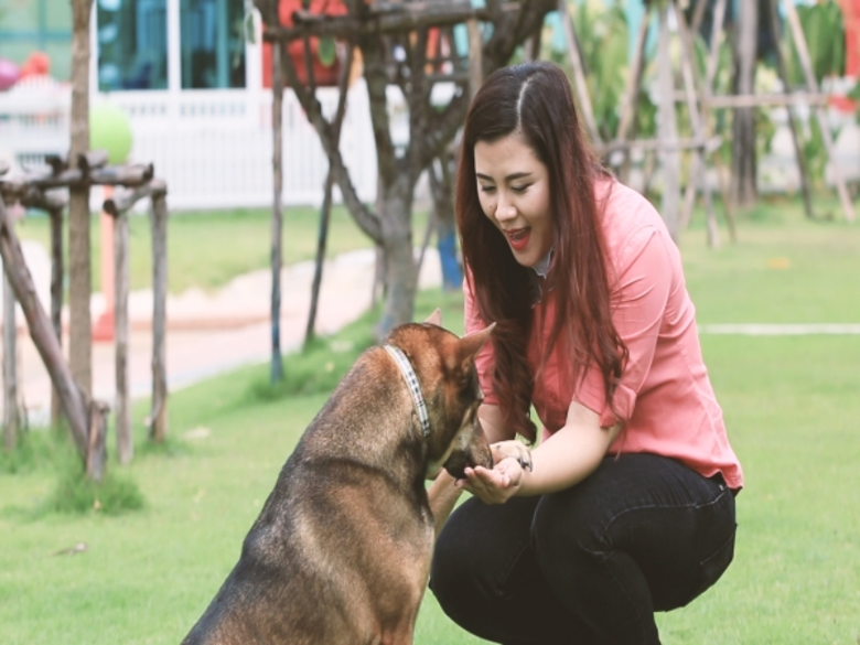 รายการ "เรื่องจริงยิ่งต้องเล่า" (Fact Fic...