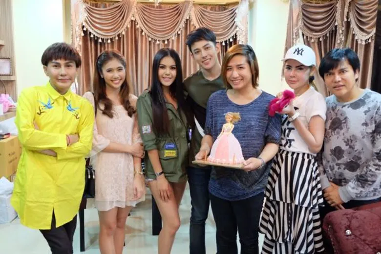 เซอร์ไพร้สเบิร์ธเดย์ หนึ่ง เอพริล ผู้จัดละคร "ดาวย้อมแสง"