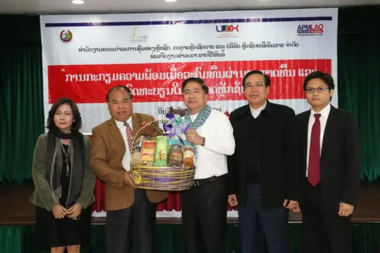 นายสมภพ ศักดิ์พันธ์พนม (คนที่ 3 จากขวา) ป...