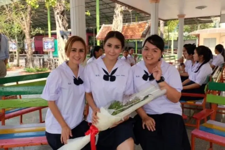 ทีวีไกด์: รายการ “รถโรงเรียน High School Reunion” “ใหม่” เผยเคยเป็นทอมคบสาว