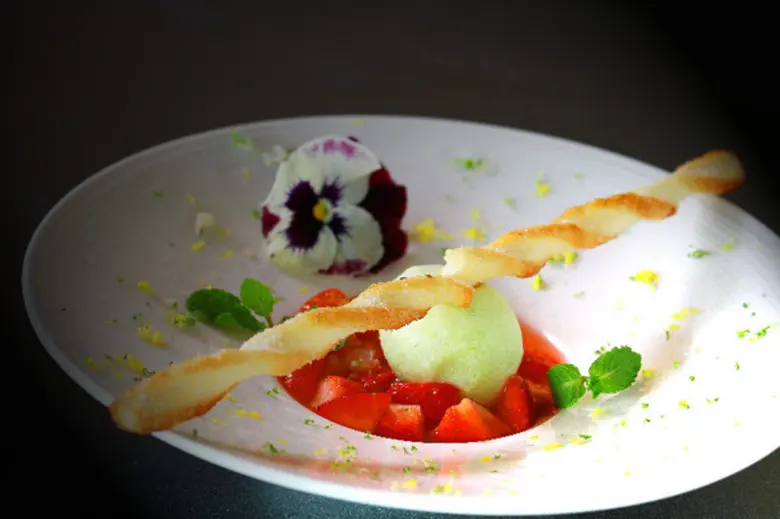 วันจันทร์ที่ 21 มีนาคม 2559 ร้านอาหารต่าง...