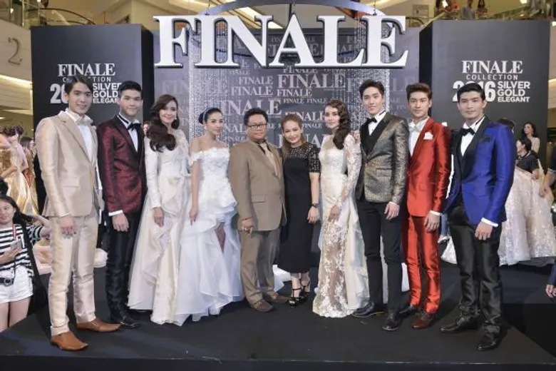 ซุปเปอร์สตาร์เดินแฟชั่นในคอลเลคชั่นสุดพิเศษ FINALE WEDDING STUDIO COLLECTION 2016 SILVER GOLD ELEGANT