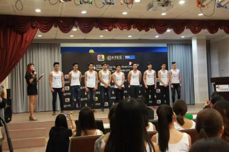 “ดร.โด่ง” เครียดควง “มด ณปภัช” ตัดสินเข้ารอบ 50 คนสุดท้าย Channel 8 Asia New Star Model Contest Face of Thailand 2016