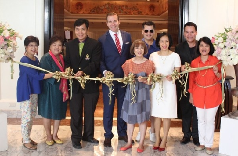 มร.แพทริค โบธ(ที่ 4 ซ้าย) ผู้จัดการใหญ่ โ...