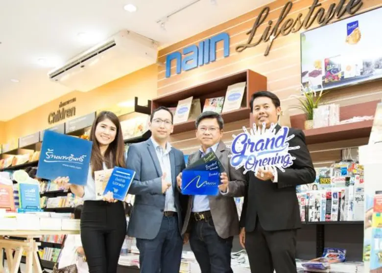 ผู้บริหารร้านนายอินทร์ นำทีมโดย ระพี อุทกะพันธุ์ ผู...