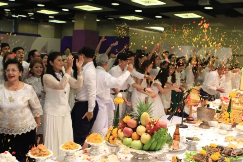 ช่อง3 จัดพิธีครอบครู ประจำปี 2559 กองทัพผู้จัด ดารา-นักแสดง เข้าร่วมงานกันอย่างคับคั่ง