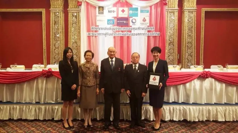 เมื่อเร็วๆนี้ นางเมธ์วดี ประเสริฐสินธนา (ขวาสุด) กร...