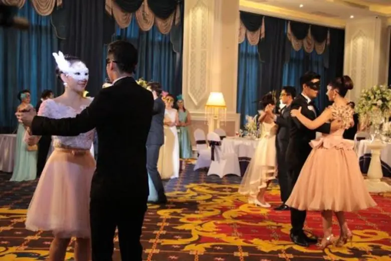 “มังกร-จีน่า-มาร์ค-ฟ้าใส” โชว์สเต็ปพริ้วงานเต้นรำ สุดอลังการ!!!