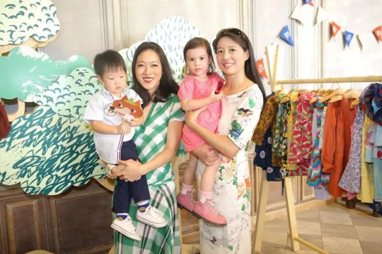 เซเลบ แม่-ลูก อินเทรนด์….อัพเดทแฟชั่นเสื้อผ้าเด็กแบรนด์น้องใหม่ LittleFox (ลิตเติ้ลฟ็อคซ์) คอลเลกชั่นเปิดตัว….ต้อนรับซัมเมอร์!!