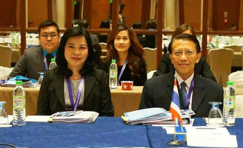 นายชุติวัฒน์ วรรธนผล รองอธิบดีกรมศุลกากร ...