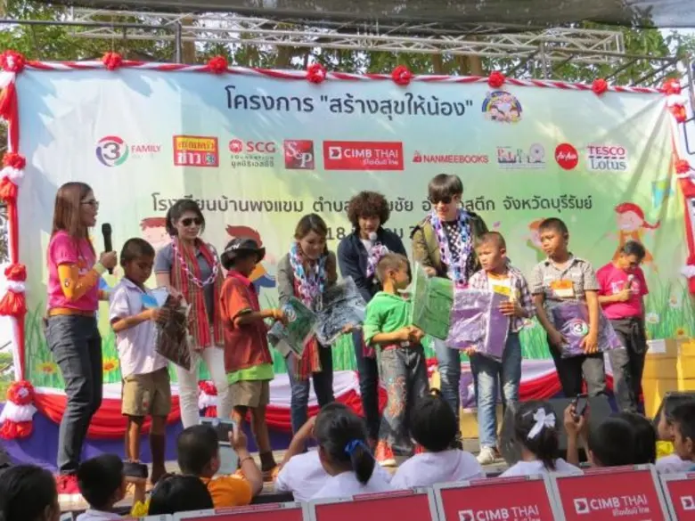 ช่อง13 นำทีมนักแสดง ผู้ประกาศ “สร้างสุขให้น้อง” จับมือพันธมิตรสร้างจิตอาสา ณ โรงเรียนบ้านพงแขม จ.บุรีรัมย์