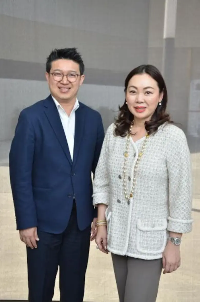 คุณบี๋-ปิยะมาน และคุณปุ๋ย-ดร.ชัยพัชร์ แห่...