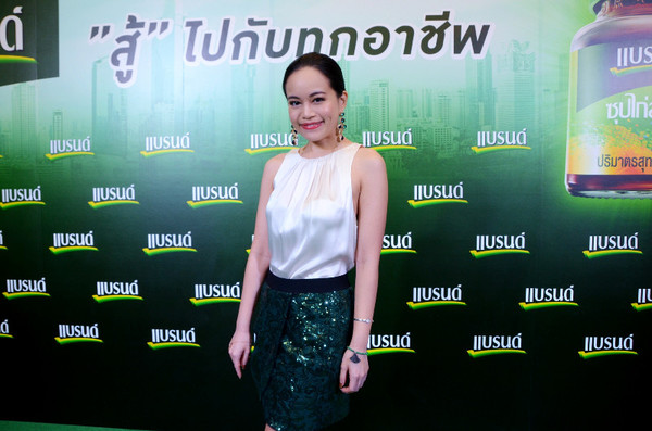 แบรนด์เปิดใจ 3 เซเลบคนดัง พร้อมสู้ไปกับทุกอาชีพ
