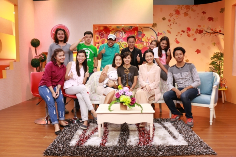 แม่ตุ๊ก – แม่แอม เป็นปลื้ม MOM CLUB คว้ารางวัลรายการสตรีดีเด่น