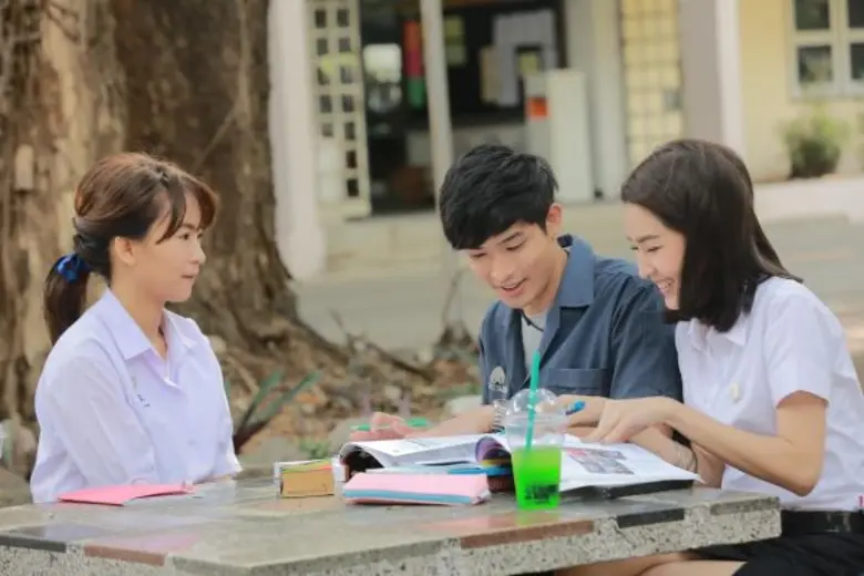 ผู้อำนวยการสร้าง : สายทิพย์ มนตรีกุล ณ อย...