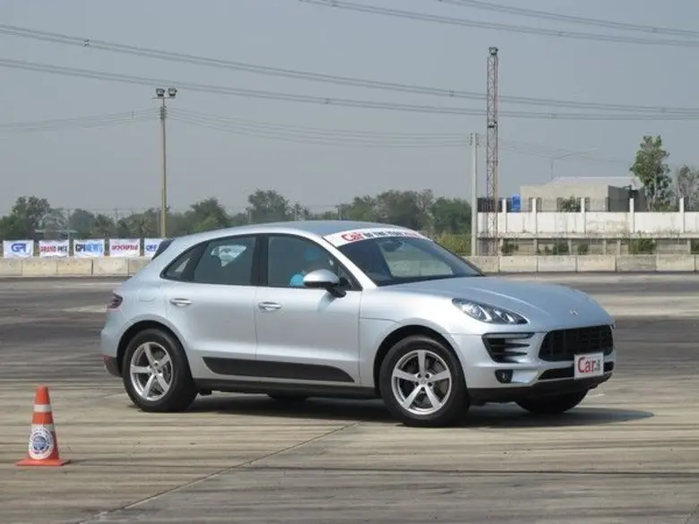 Porsche Won Two Winner Awards from “Car of the Year 2016”