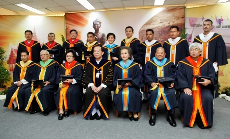 ม.รามฯ มอบปริญญากิตติมศักดิ์แก่ผู้ทรงคุณวุฒิ