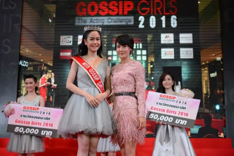 “นุ่น วรนุช” ร่วมลุ้น “บรู๊ค ดนุพร” ร่วมตัดสิน “Gossip Girls 2016 The Acting Challenge” “โมโนกรุ๊ป” ใจป้ำมอบเงินให้ “มูลนิธิสวัสดิการนักแสดงอาวุโส”