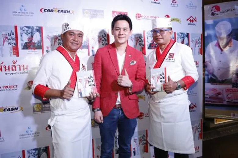 2 เชฟดัง จับมือเผยที่มาความสำเร็จ ฮอนโมโน ซูชิ (Honmono Sushi) ร้านอาหารญี่ปุ่น มูลค่าพันล้าน ลงพ็อกเก็ตบุ๊ค “ป.6 พันล้าน” กว่าจะเป็นตัวจริง เชฟบรรณฑูร เชฟบุญธรรม