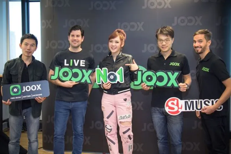 พลอยชมพูชวนแฟนคลับเพิ่มดีกรีความฟินแบบใกล้ชิด กับกิจกรรม “JOOX Exclusive Meet & Greet กับ Ploychompoo”
