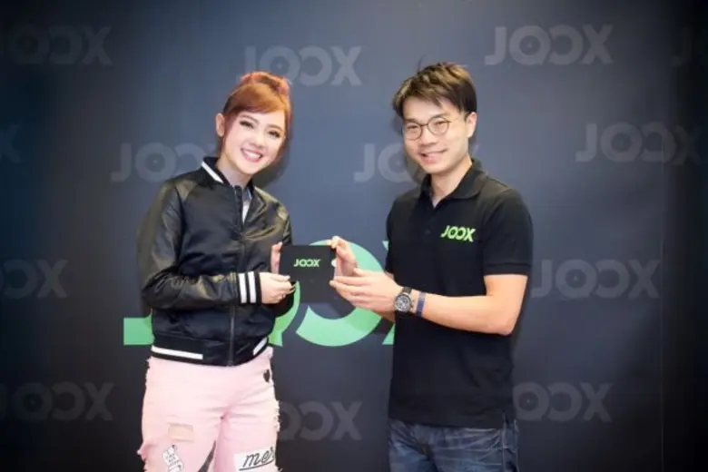 พลอยชมพูชวนแฟนคลับเพิ่มดีกรีความฟินแบบใกล้ชิด กับกิจกรรม “JOOX Exclusive Meet & Greet กับ Ploychompoo”