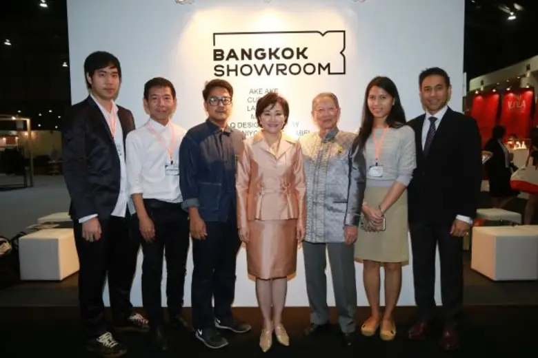 นางมาลี โชคล้ำเลิศ (ที่ 4จากซ้าย) อธิบดีก...
