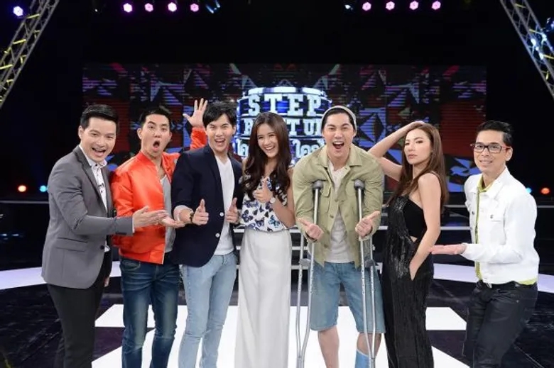 ทีวีไกด์: รายการ “STEP RIGHT UP ใครเก่ง...ใครได้!!!” หลุยส์ โก้ แพรว ดีเจเฟี๊ยต ลุยทุกเกม ชิงทองคำ 50,000 บาท !!!