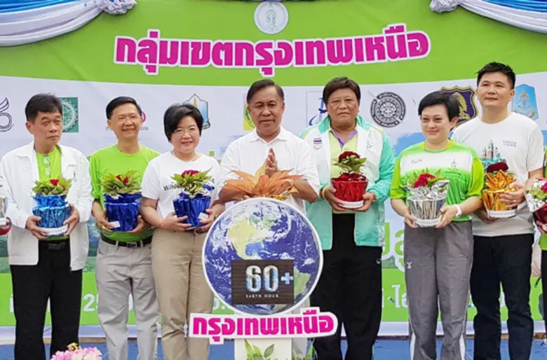 จุมพล สำเภาพล (กลาง) รองผู้ว่าราชการกรุงเ...