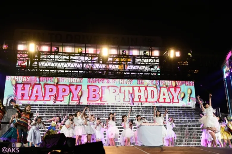 “AKS” ญี่ปุ่น ไฟเขียว “ไทย” ประกาศสร้างไอดอลกรุ๊ป “BNK48” กลางงานคอนเสิร์ตฉลอง 10 ปีวงไอดอลรุ่นพี่จากญี่ป่น “AKB48”