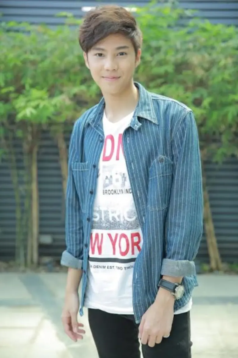 หนุ่มหน้าใสขวัญใจวัยรุ่น แบงค์ – ธิติ มหา...