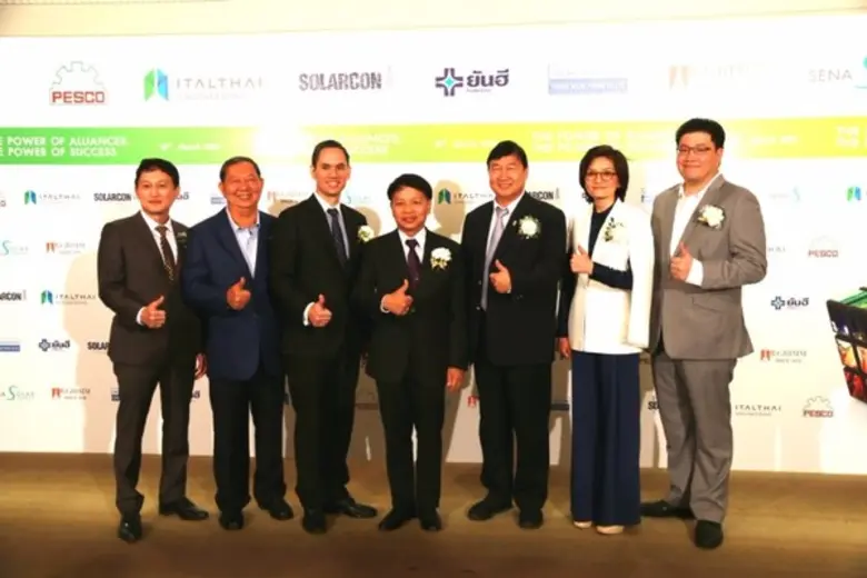นายนพเดช กรรณสูต (ที่ 3 จากซ้าย) รองกรรมการผู้จัดกา...