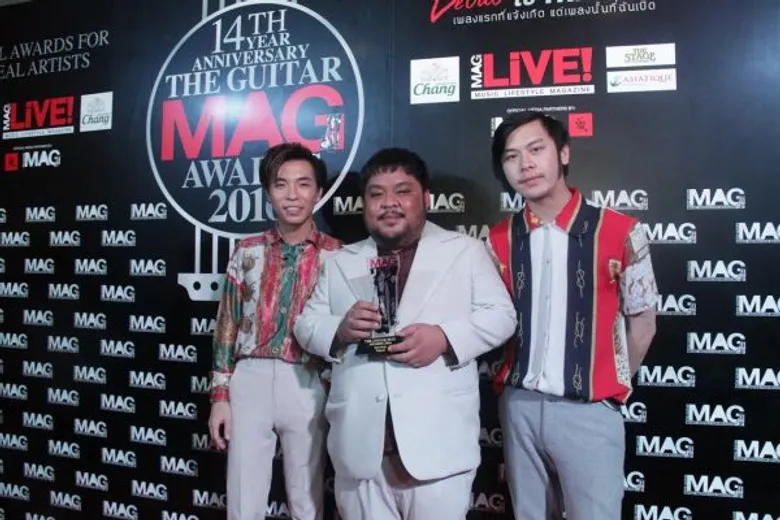 ฉลองครบรอบ 14 ปี นิตยสาร เดอะ กีตาร์ แม็ก ศิลปินนับ 100 ชีวิตร่วมงาน และรับรางวัลสุดยอดแห่งวงการดนตรี พร้อมเปิดตัวนิตยสารดนตรี Free Copy เล่มแรกของเมืองไทย “MAG LIVE” ในงาน “The Guitar Mag Awards 2016 Real Awards for Real Artists”