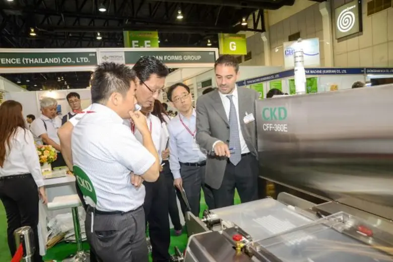 อาเซียนปลื้มเปิด AEC ทำการค้าการลงทุนในภู...
