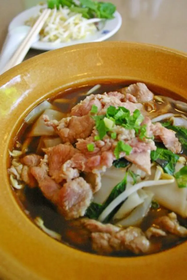ต้อนรับลมร้อนเมษายนนี้ ห้องอาหารเรือนต้น ...