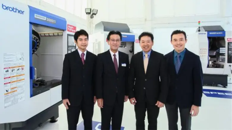 มร. โทโมยูกิ ฟูจิโมโตะ (ที่ 2 จากขวา) กรร...