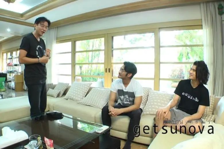 ทีวีไกด์: รายการ "ที่นี่หมอชิต" เปิดบ้านหรูวงดนตรีไฮโซ “เก็ตสึโนว่า” “นาฑี” ทั้งรวยและแสนดีเพื่อนๆพร้อมใจยกน้องสาวให้