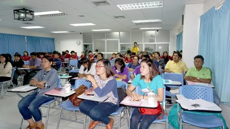 ราชภัฏโคราช บริการวิชาการ อบรมและศึกษาดูงาน หลักสูตรการทำธุรกิจการเพาะต้นอ่อนทานตะวัน