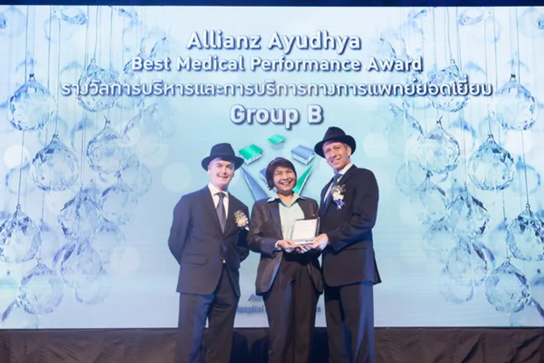 สมิติเวช ได้รับ 2 รางวัล การบริหารและการบริการทางการแพทย์ยอดเยี่ยม และการให้บริการตรวจสุขภาพยอดเยี่ยม จาก Allianz Ayudhya Hospital Service Awards 2015