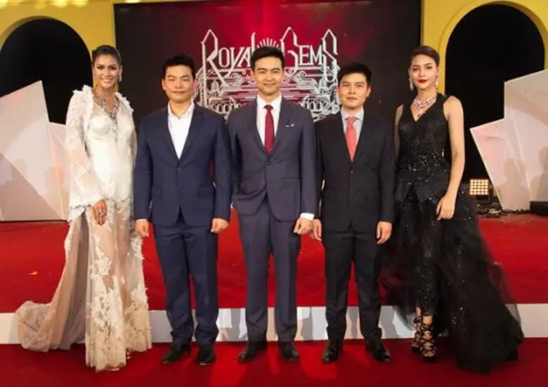 ปุ๊กลุ๊ก-แนท ประชันเครื่องเพชรสุดอลัง!! กว่า 300 ร้อยล้าน ร่วมงานเปิดตัว "รอยัล เจมส์ พาวิลเลี่ยน" ศูนย์จัดแสดงจิวเวลรี่และอัญมณีไทยครบวงจร