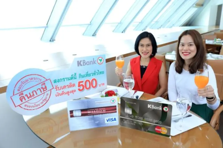 นางสาวศุภนีวรรณ จูตระกูล (ขวา) ผู้ช่วยกรร...