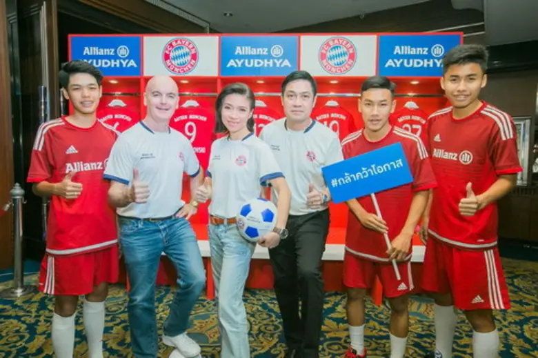 ไบรอัน สมิธ กรรมการผู้จัดการใหญ่และประธาน...