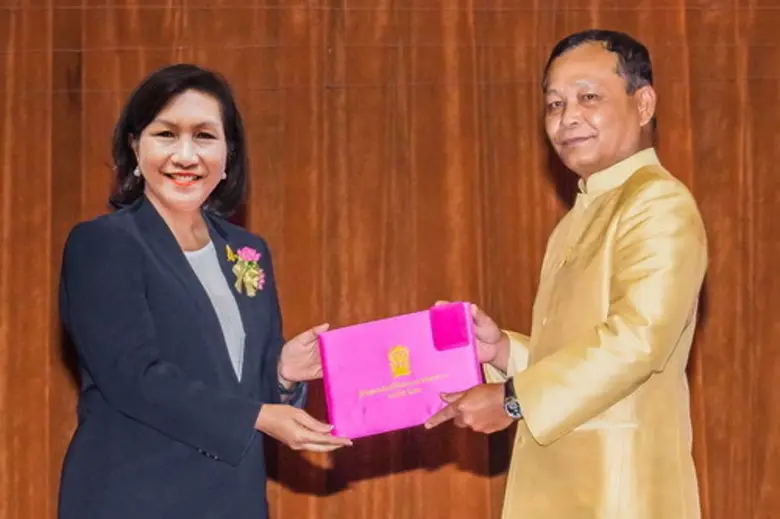 ผู้บริหารทรู รับเข็มเสมาคุณูปการ และประกา...