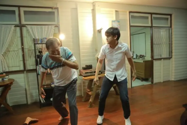 เป็นพ่อลูกที่ปากแข็งแถมมีทิฐิต่อกันสุดๆ ส...