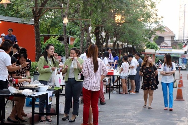 ประมวลภาพแบ่งปันความรักให้กับน้องๆ สุนัข-แมว ที่ตลาดนัดยามเย็น พร้อมทำบุญกับ dusit smile โดยดุสิตดีทู และดุสิตปริ๊นเซส เชียงใหม่