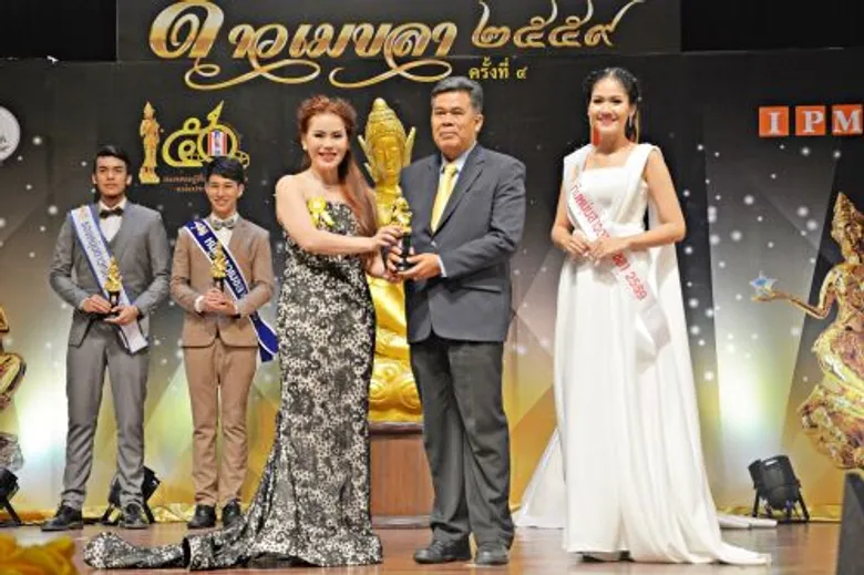 Gossip News: บอสสาวคนเก่งแห่ง บริษัทเรียวครีม (ไทยแลนด์) จำกัด กวาดรางวัลผู้บริหารดีเด่น