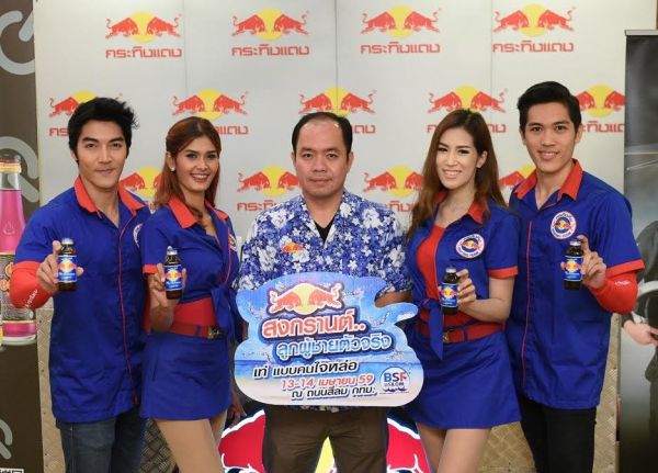 คุณสุรชัย จงเลิศวราวงศ์ (คนกลาง) ผู้อำนวย...