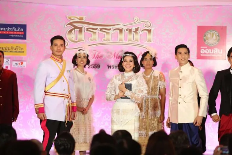 ธนาคารออมสินจัดสร้างละครเพลงยิ่งใหญ่ “ธีรราชา เดอะ มิวสิคัล” ละครสร้างชาติเฉลิมพระเกียรติ ร.6 เปิดแสดง 18–22 พ.ค.นี้ ชมฟรี 1 เม.ย. 59 ณ พระที่นั่งเทวราชสภารมย์ พระราชวังพญาไท