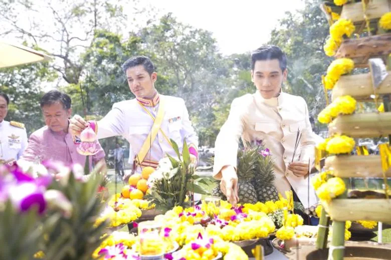 ธนาคารออมสินจัดสร้างละครเพลงยิ่งใหญ่ “ธีรราชา เดอะ มิวสิคัล” ละครสร้างชาติเฉลิมพระเกียรติ ร.6 เปิดแสดง 18–22 พ.ค.นี้ ชมฟรี 1 เม.ย. 59 ณ พระที่นั่งเทวราชสภารมย์ พระราชวังพญาไท